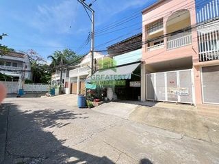 Casa adosada en venta de 6 habitaciones en Bang Na, Bangkok