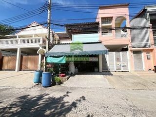 Casa adosada en venta de 6 habitaciones en Bang Na, Bangkok