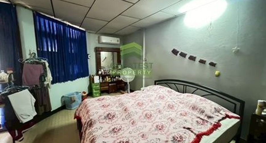 Casa adosada en venta de 6 habitaciones en Bang Na, Bangkok