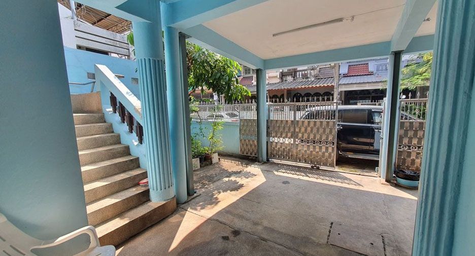 Casa adosada en venta de 6 habitaciones en Bangkok Noi, Bangkok