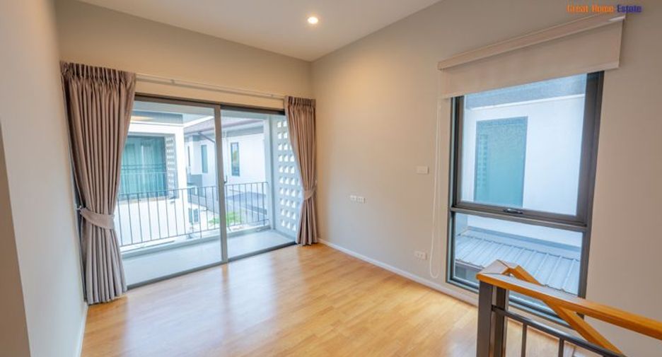 For sale 4 bedrooms house in Mueang Pathum Thani, Pathum Thani