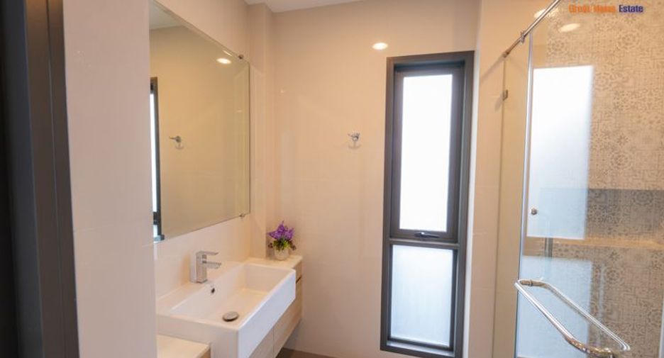 For sale 4 bedrooms house in Mueang Pathum Thani, Pathum Thani