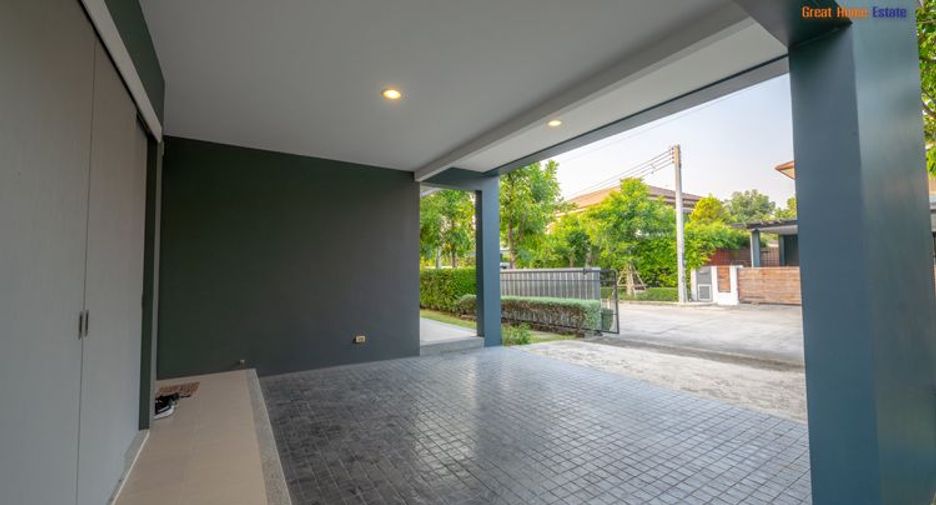 For sale 4 bedrooms house in Mueang Pathum Thani, Pathum Thani