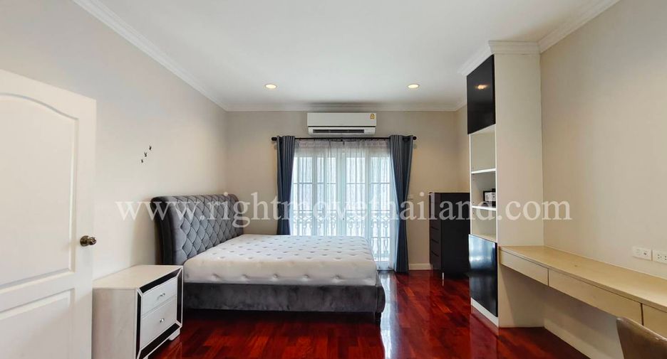 À louer 4 chambres maison à Bang Na, Bangkok