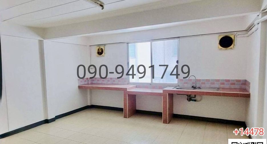 For sale 4 bedrooms retail Space in Lat Krabang, Bangkok
