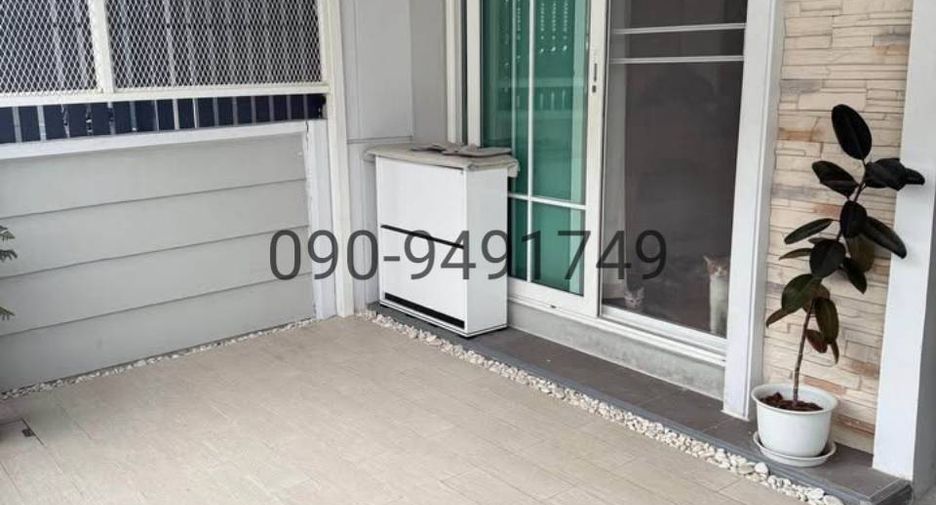 For rent 3 bedrooms townhouse in Khlong Sam Wa, Bangkok