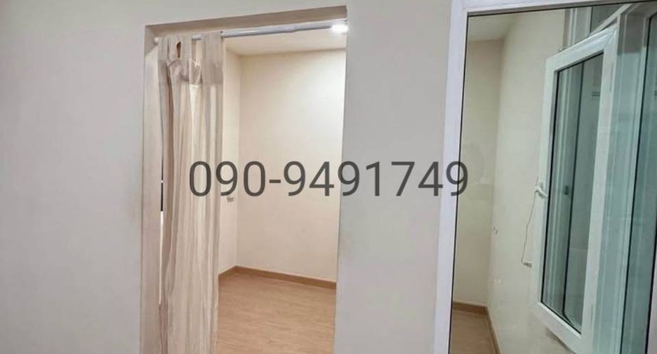 For rent 3 bedrooms townhouse in Khlong Sam Wa, Bangkok
