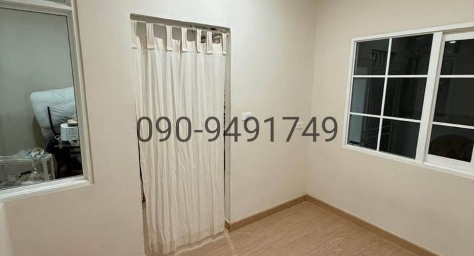 For rent 3 bedrooms townhouse in Khlong Sam Wa, Bangkok