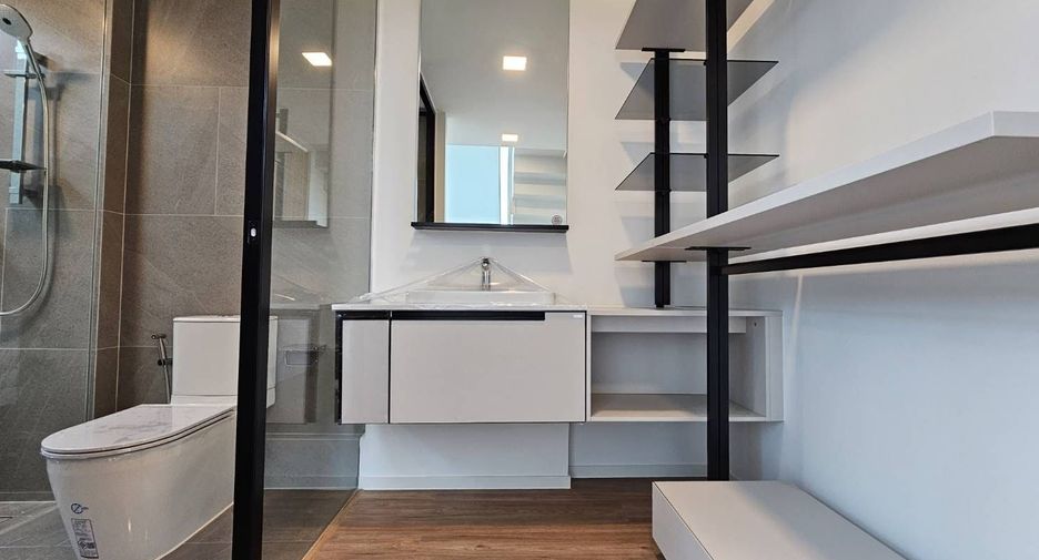 For rent and for sale 3 bedrooms house in Saphan Sung, Bangkok