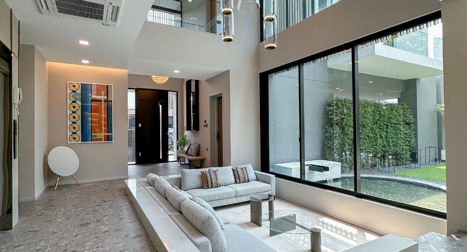 For rent 4 bedrooms house in Saphan Sung, Bangkok