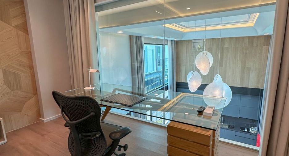 For rent 4 bedrooms house in Saphan Sung, Bangkok
