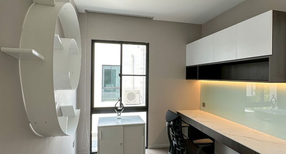 For rent 4 bedrooms house in Saphan Sung, Bangkok