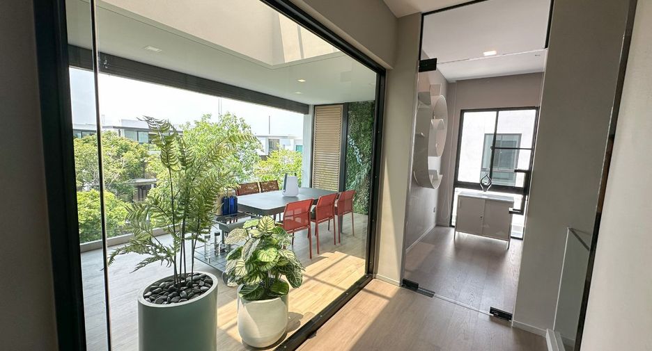 For rent 4 bedrooms house in Saphan Sung, Bangkok