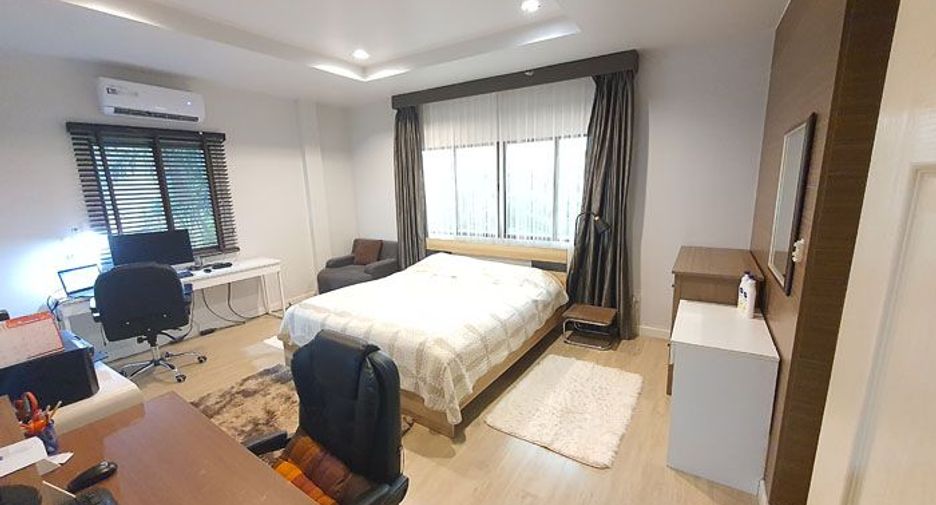 For sale 3 bedrooms house in Mueang Nonthaburi, Nonthaburi