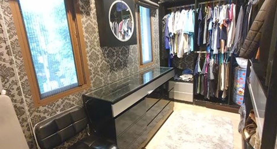 For sale 3 bedrooms house in Mueang Nonthaburi, Nonthaburi
