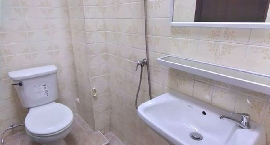 For sale 4 bedrooms retail Space in Rat Burana, Bangkok