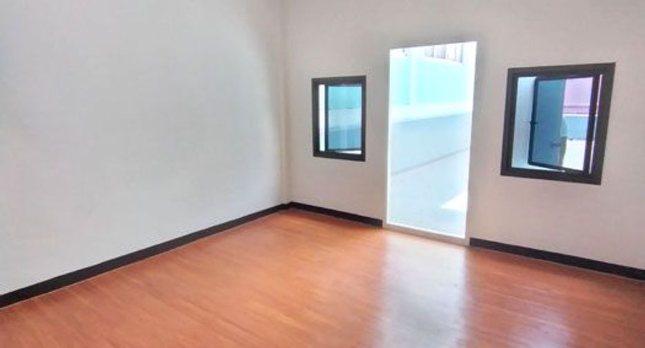 For sale 4 bedrooms retail Space in Rat Burana, Bangkok