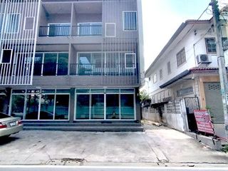 For sale 3 bed retail Space in Nong Khaem, Bangkok