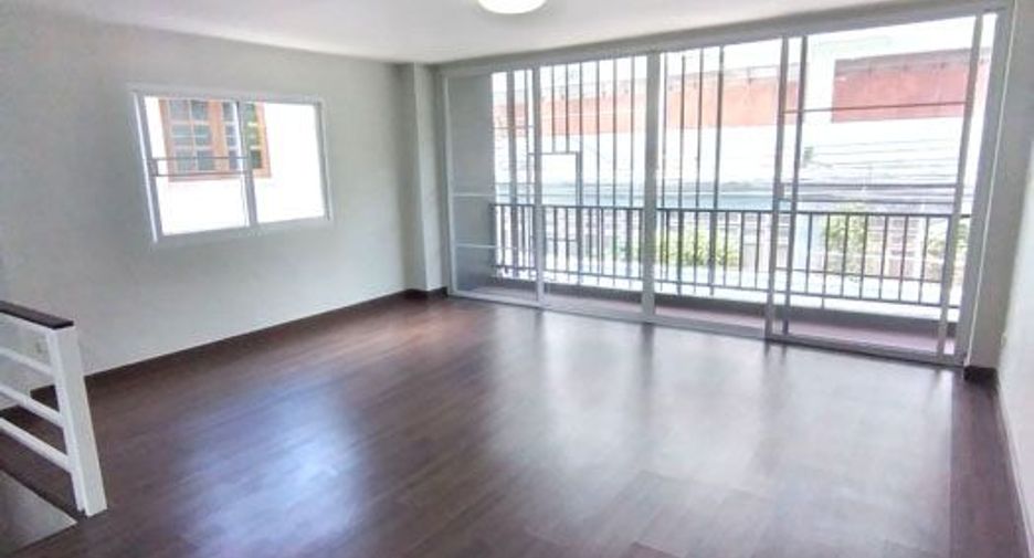 For sale 3 bedrooms retail Space in Nong Khaem, Bangkok