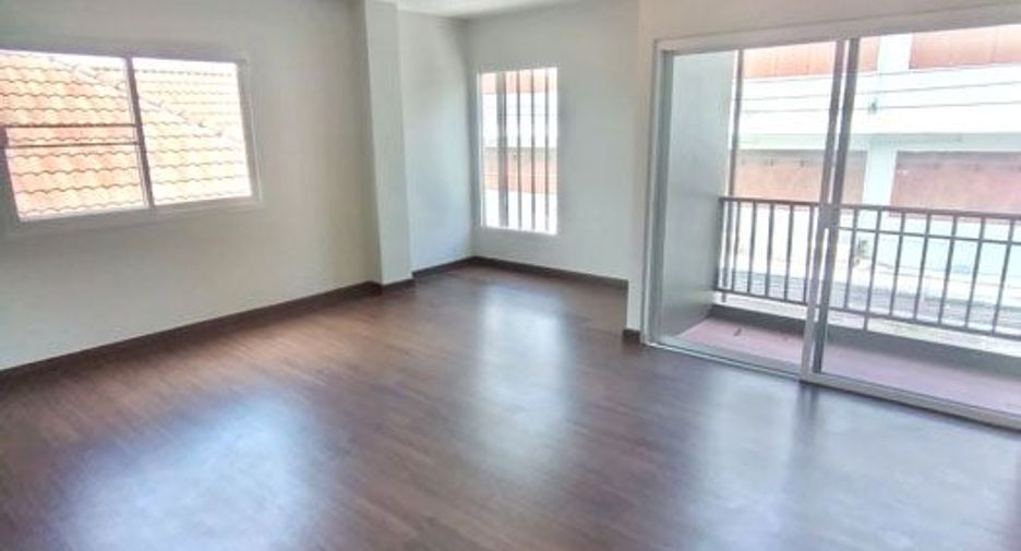 For sale 3 bedrooms retail Space in Nong Khaem, Bangkok