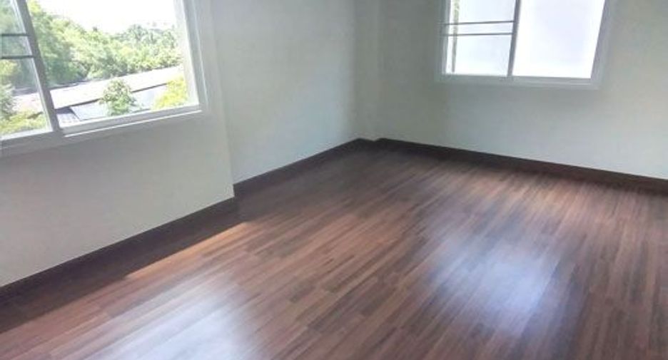 For sale 3 bedrooms retail Space in Nong Khaem, Bangkok