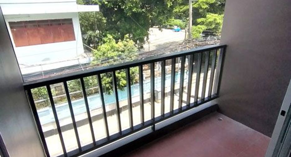 For sale 3 bedrooms retail Space in Nong Khaem, Bangkok