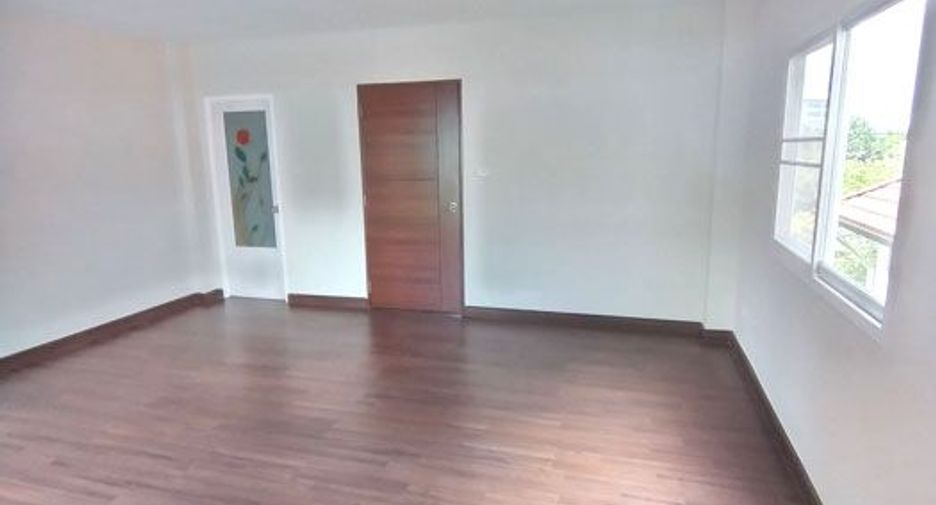 For sale 3 bedrooms retail Space in Nong Khaem, Bangkok