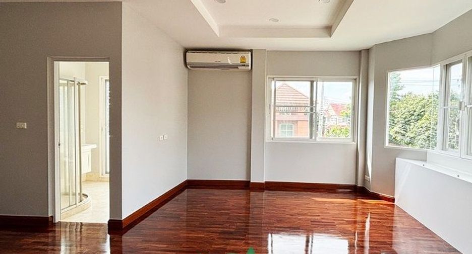 For sale 4 bed house in Pak Kret, Nonthaburi