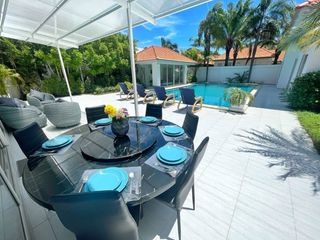 For rent and for sale 12 bed villa in Bang Lamung, Chonburi