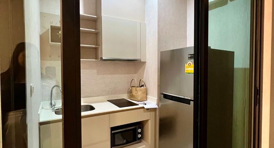 For rent and for sale 1 bed condo in Watthana, Bangkok