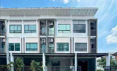 For sale 4 bedrooms townhouse in Bang Khen, Bangkok