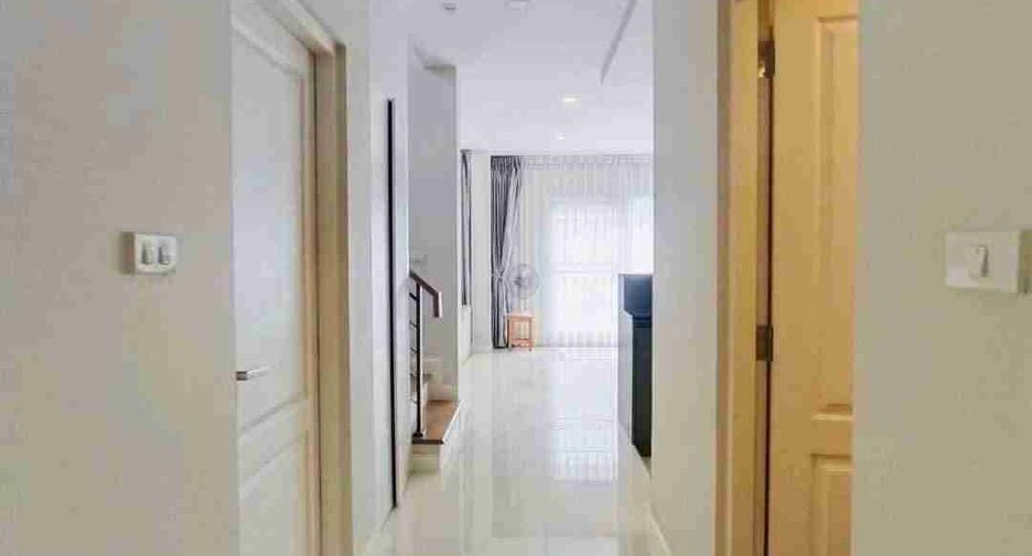 For sale 4 bedrooms house in Lat Krabang, Bangkok