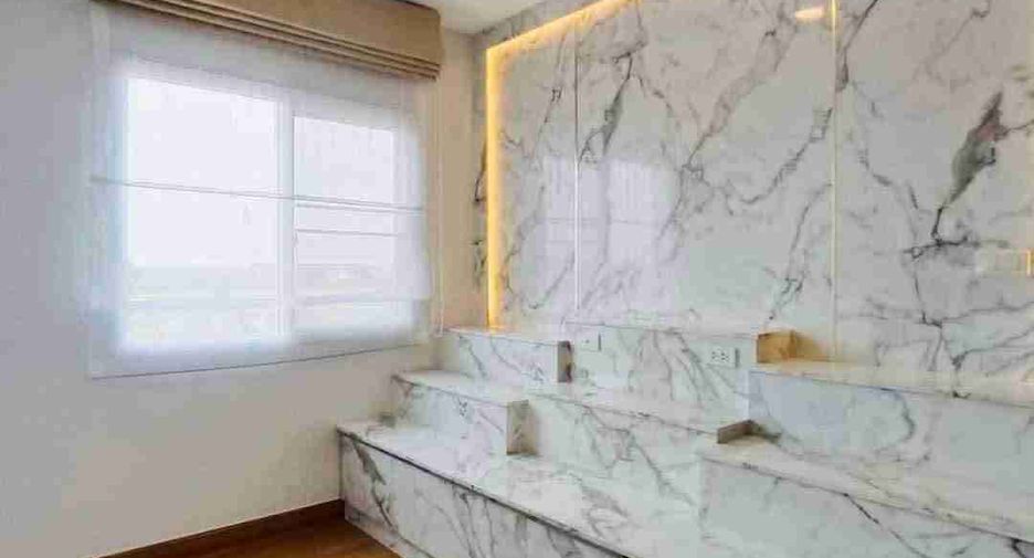 For sale 4 bedrooms house in Lat Krabang, Bangkok