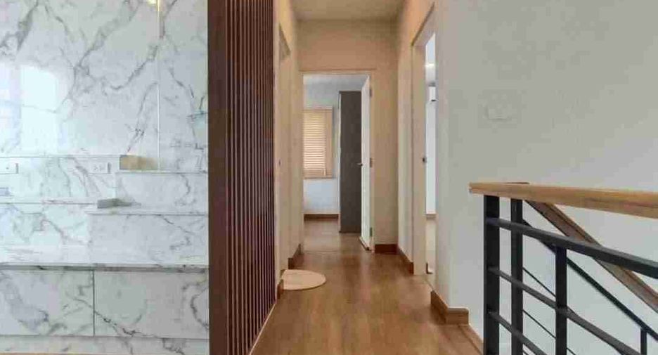 For sale 4 bedrooms house in Lat Krabang, Bangkok