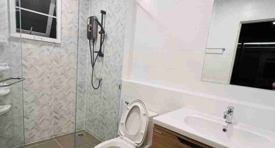 For sale 4 bedrooms house in Lat Krabang, Bangkok