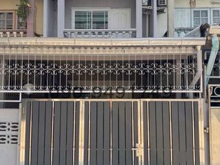 For Rent 2 Bedroom Townhouse In Bangkok Noi, Bangkok