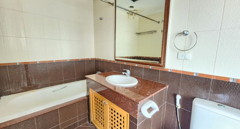 Apartamento en alquiler de 3 habitaciones en Bang Rak, Bangkok