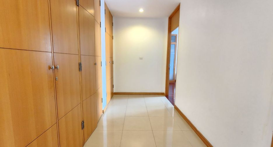 Apartamento en alquiler de 3 habitaciones en Bang Rak, Bangkok