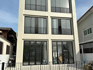 For rent 3 Beds office in Bang Na, Bangkok