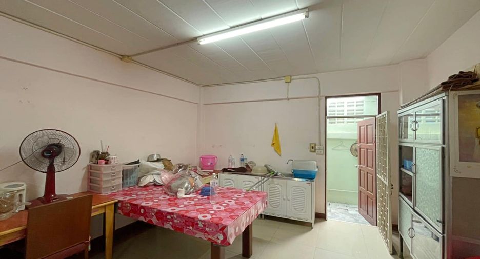 For sale 2 bedrooms retail Space in Mueang Samut Prakan, Samut Prakan
