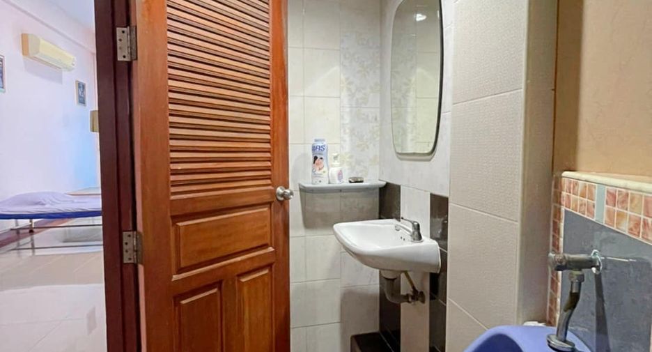 For sale 2 bedrooms retail Space in Mueang Samut Prakan, Samut Prakan