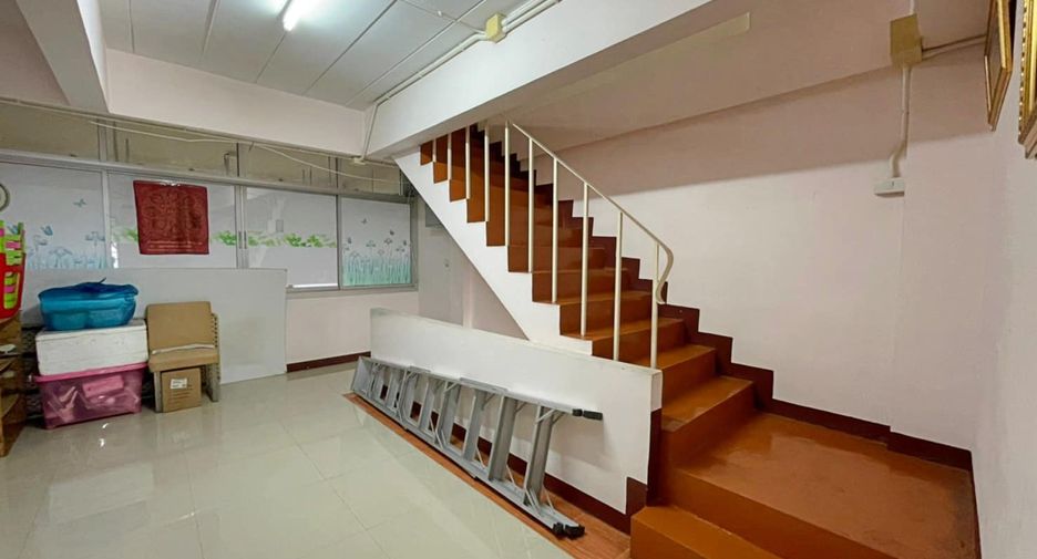 For sale 2 bedrooms retail Space in Mueang Samut Prakan, Samut Prakan