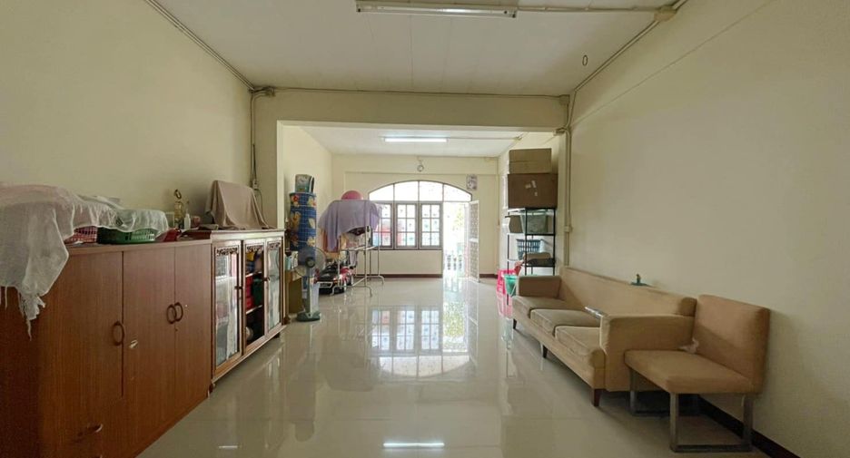 For sale 2 bedrooms retail Space in Mueang Samut Prakan, Samut Prakan