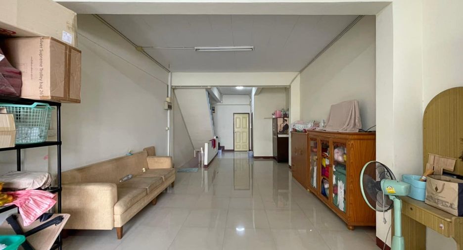 For sale 2 bedrooms retail Space in Mueang Samut Prakan, Samut Prakan