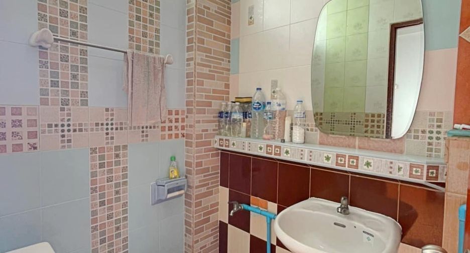 For sale 2 bedrooms retail Space in Mueang Samut Prakan, Samut Prakan