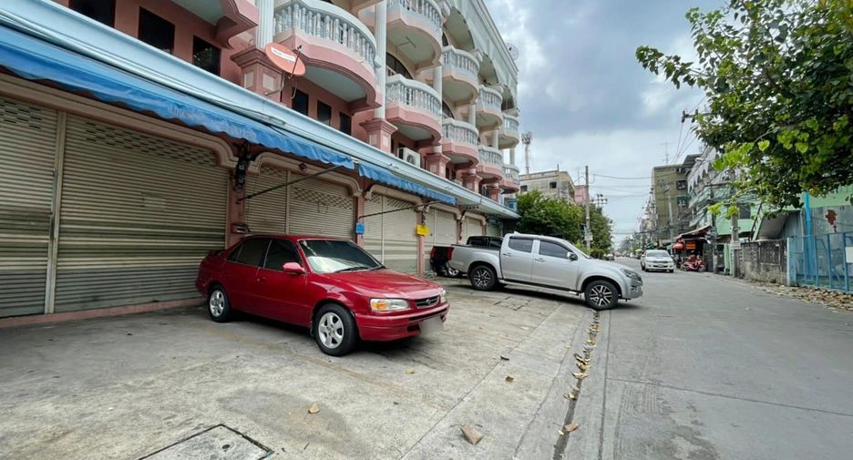 For sale 2 bedrooms retail Space in Mueang Samut Prakan, Samut Prakan