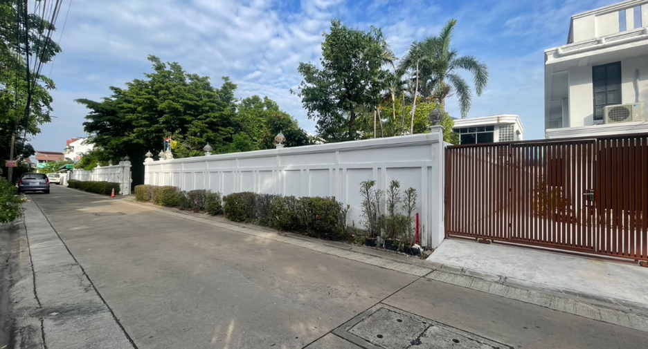 For sale land in Mueang Samut Prakan, Samut Prakan