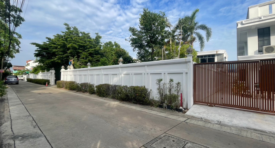 For sale land in Mueang Samut Prakan, Samut Prakan