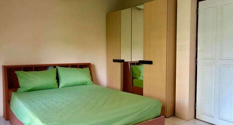 For rent 4 bedrooms house in Watthana, Bangkok