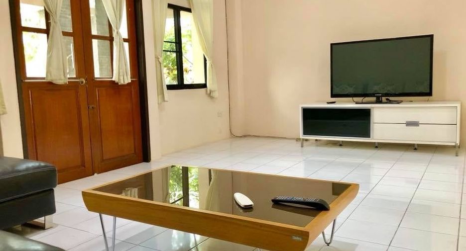For rent 4 bedrooms house in Watthana, Bangkok